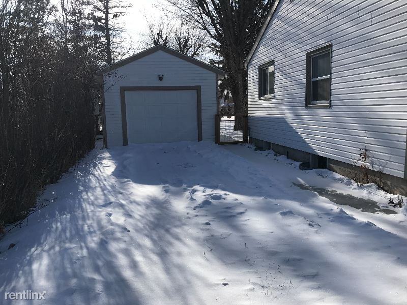 806 Broadway St - Photo 2 of 8