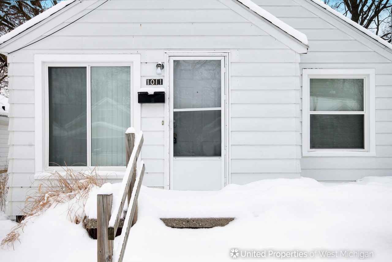1011 Merrifield St SE - Photo 2 of 19