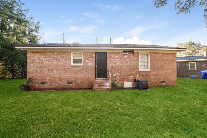 1500 Seacroft Rd - Photo 2 of 8