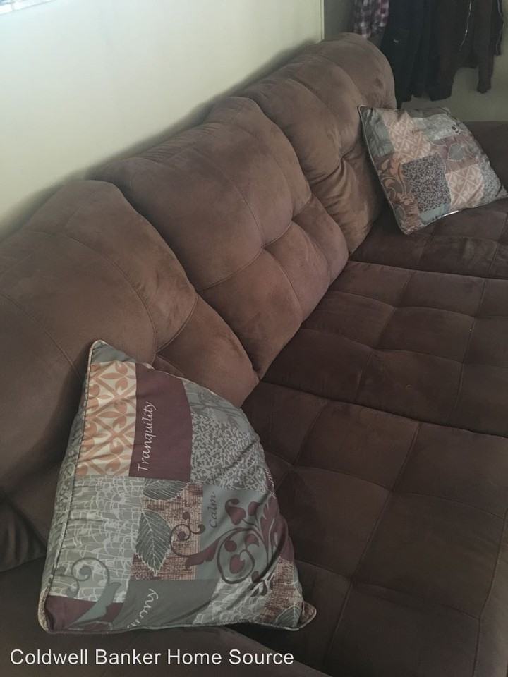 5946 Spruce St - Photo 2 of 8