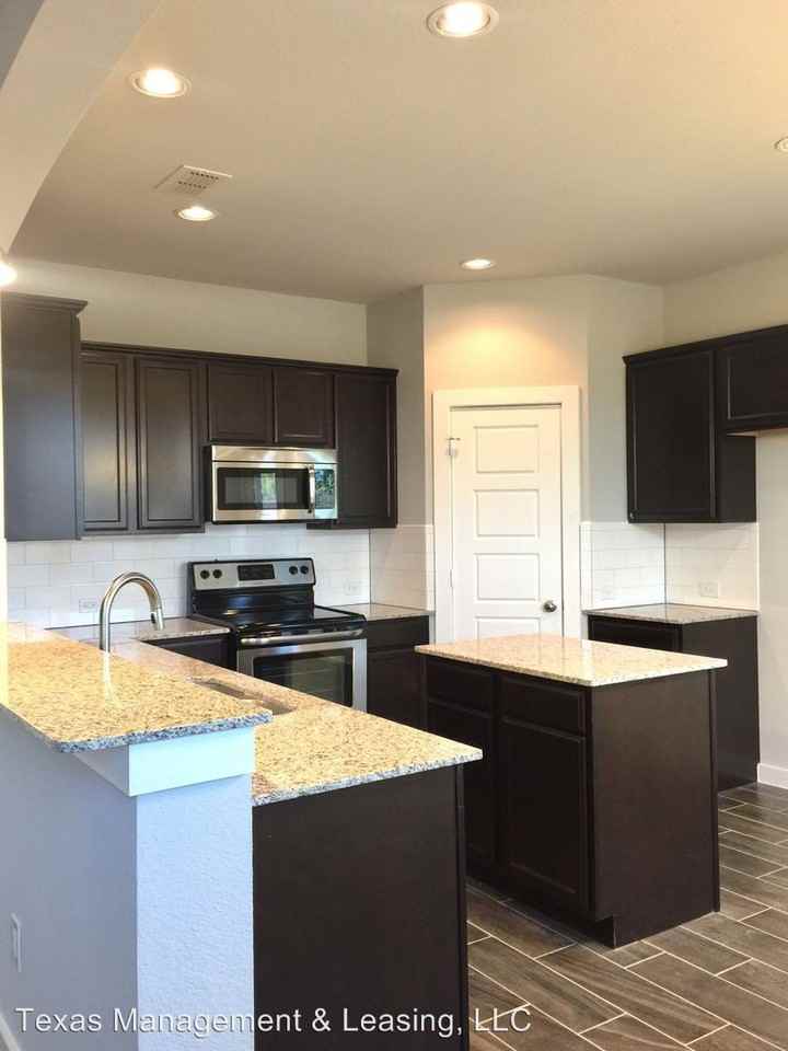 1022 Sierra Vista Ct - Photo 2 of 10