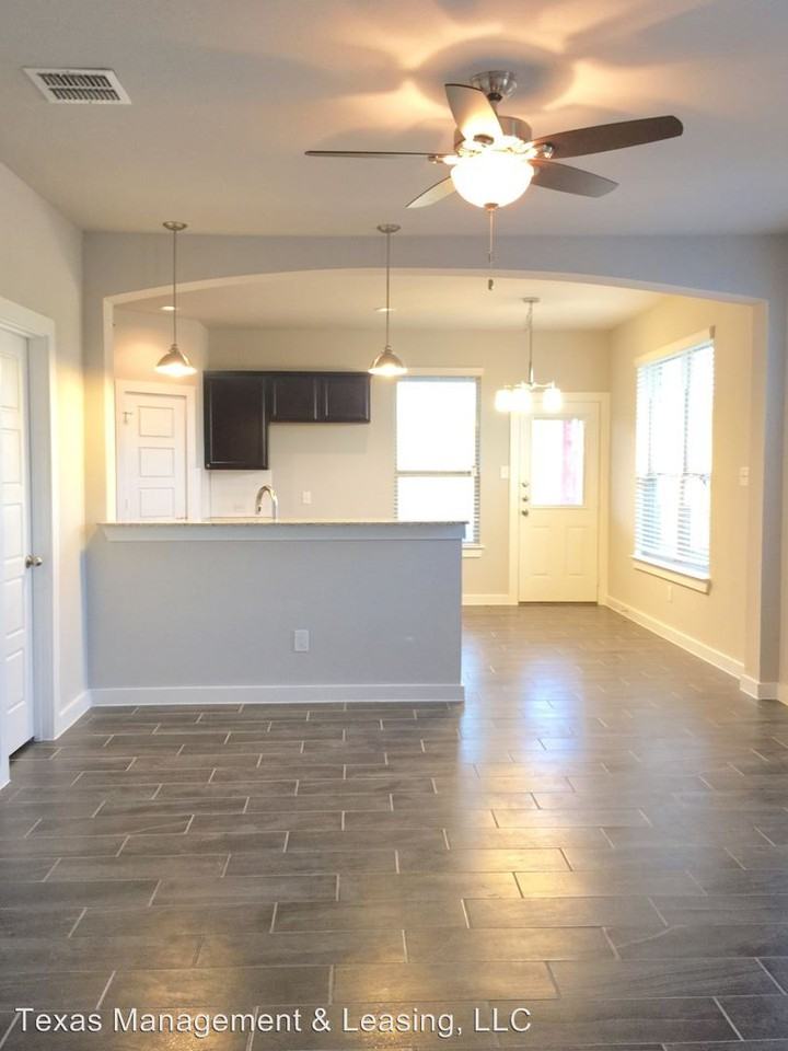 1022 Sierra Vista Ct - Photo 3 of 10