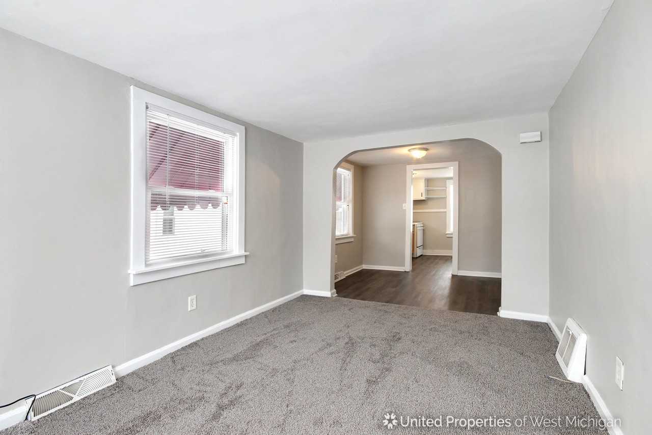 1011 Merrifield St SE - Photo 3 of 19