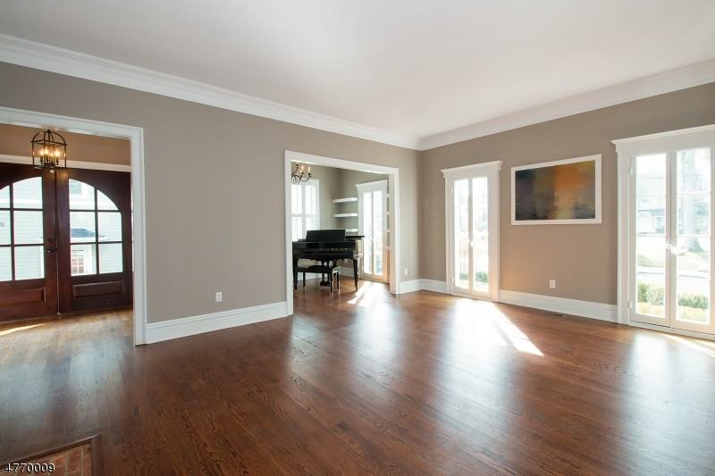 556 Highland Ave - Photo 3 of 25