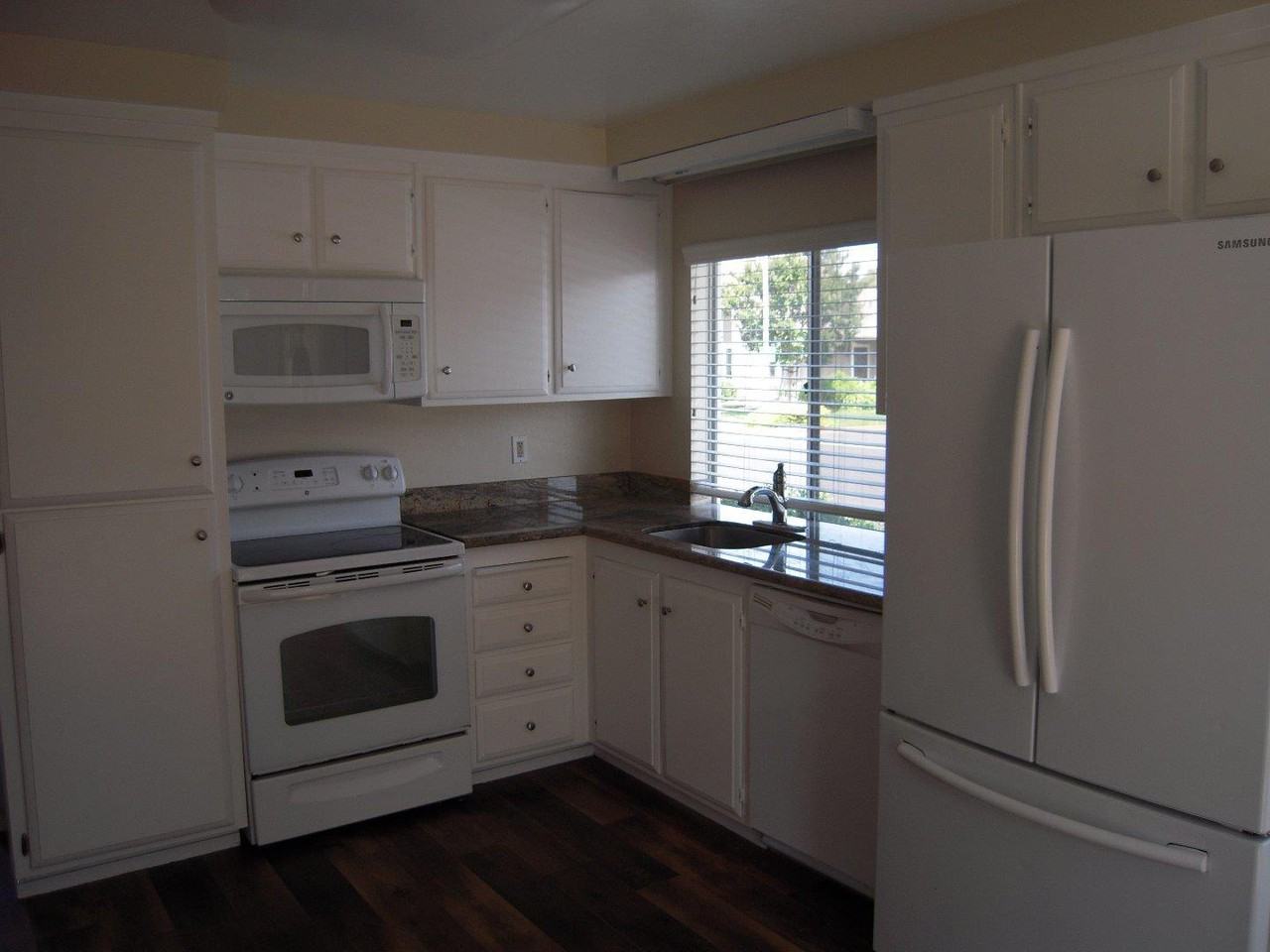 1044 Eagle Ln - Photo 3 of 11