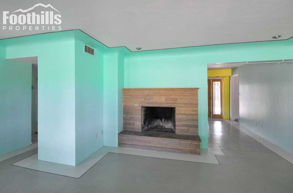 2252 E Blacklidge Dr - Photo 2 of 41