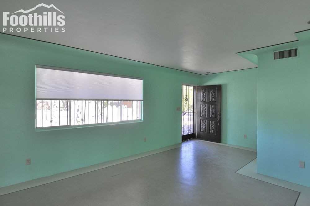 2252 E Blacklidge Dr - Photo 3 of 41