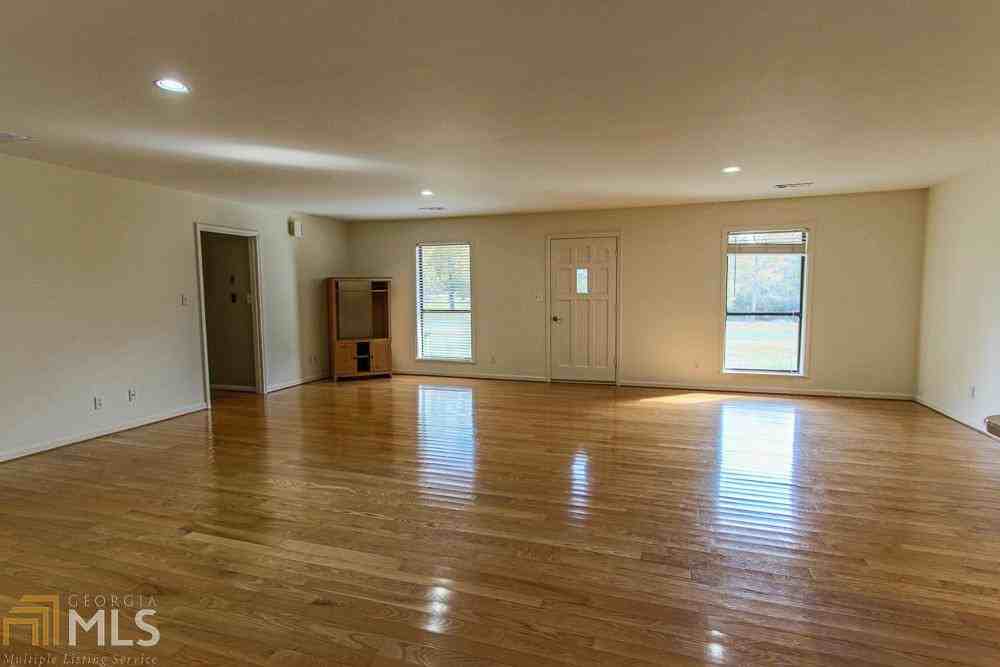 125 Cheshire Cir - Photo 3 of 25