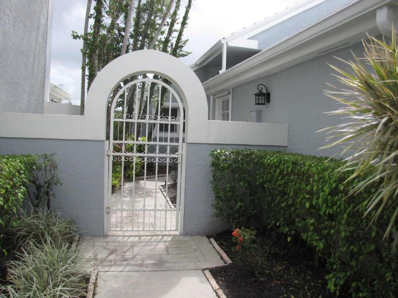 9310 Heathridge Drive - Photo 2 of 20