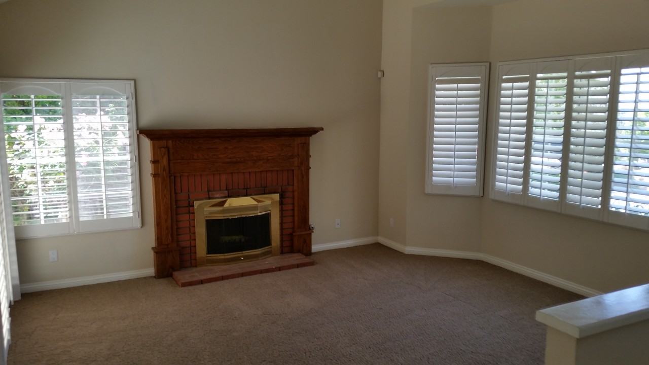 23083 Jensen Ct - Photo 2 of 7