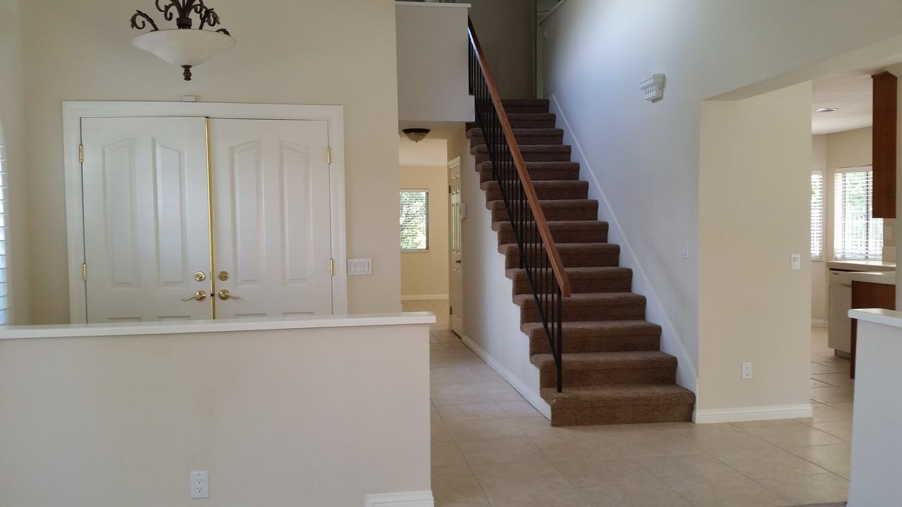 23083 Jensen Ct - Photo 3 of 7