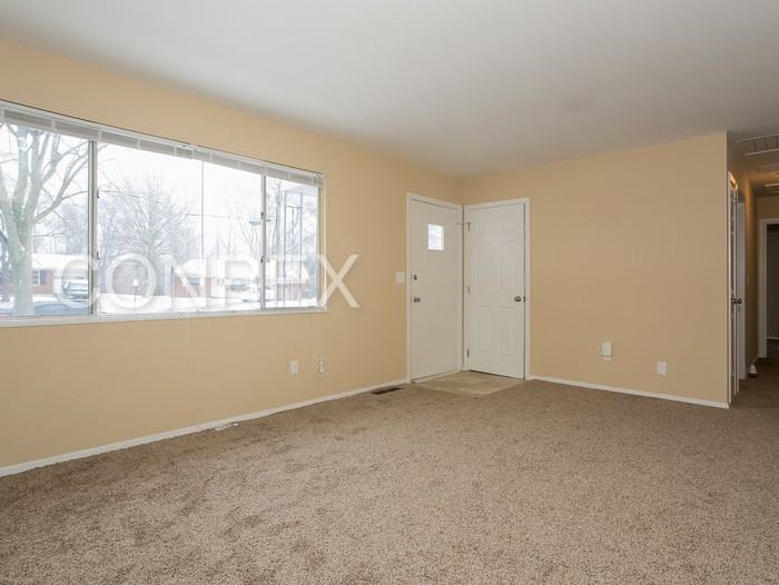 761 Crowden Dr - Photo 2 of 8