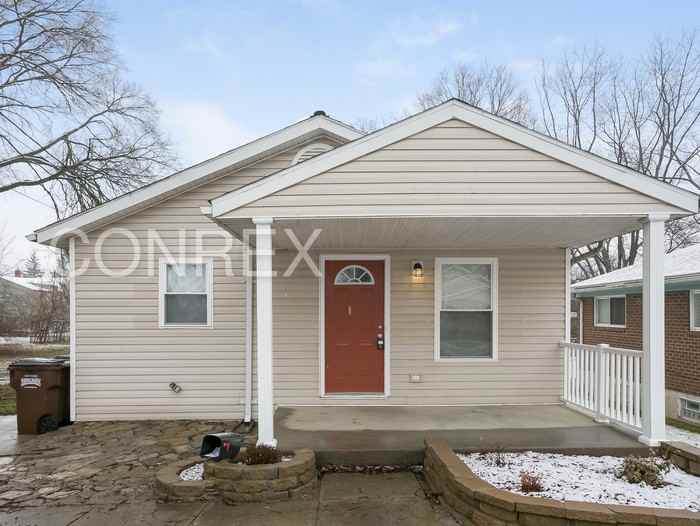 668 Jackson St - Photo 2 of 9