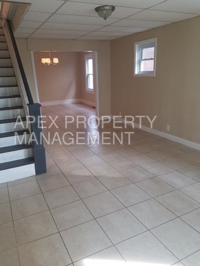 206 Parkway Ave - Photo 2 of 9