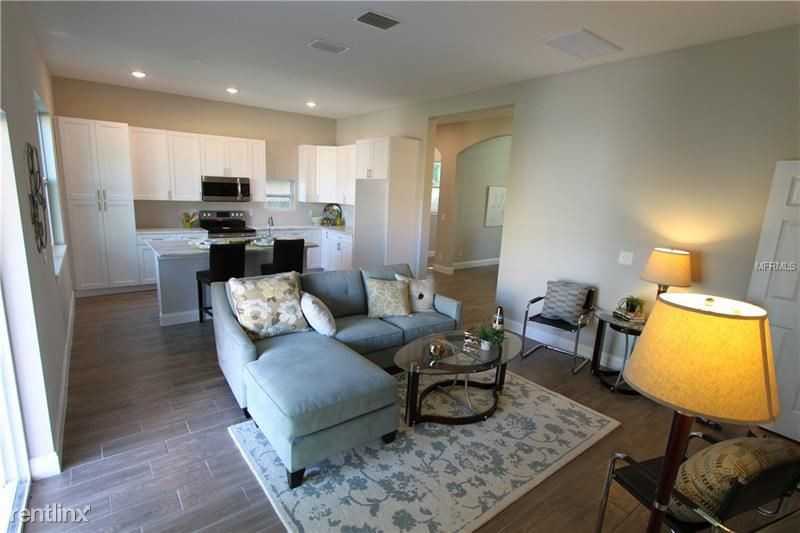 937 Yale St N - Photo 3 of 16