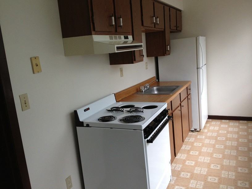 1748 Lincoln Ave - Photo 3 of 6