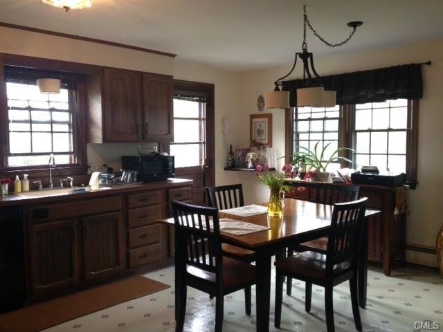 123 Woods End Rd - Photo 3 of 9