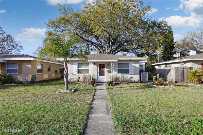 207 42nd Ave N - Photo 2 of 22