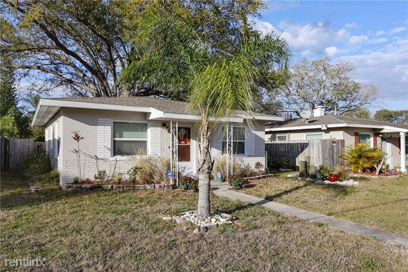 207 42nd Ave N - Photo 3 of 22