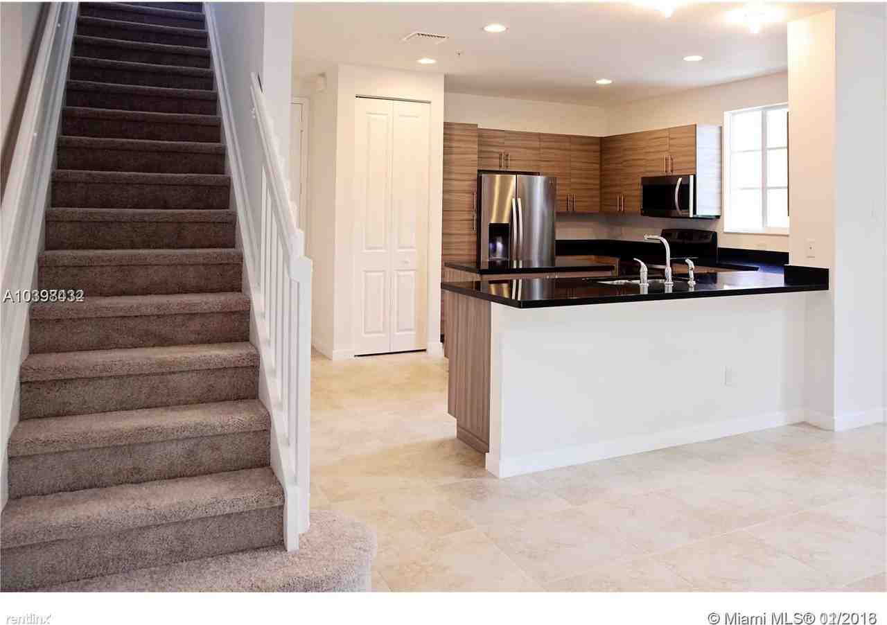 2735 SW 81st Ter - Photo 2 of 11