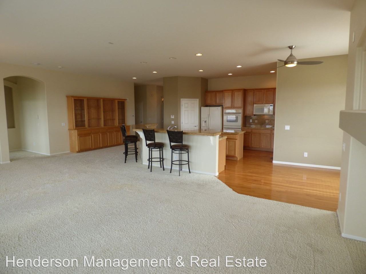 327 Drake Ln - Photo 3 of 37