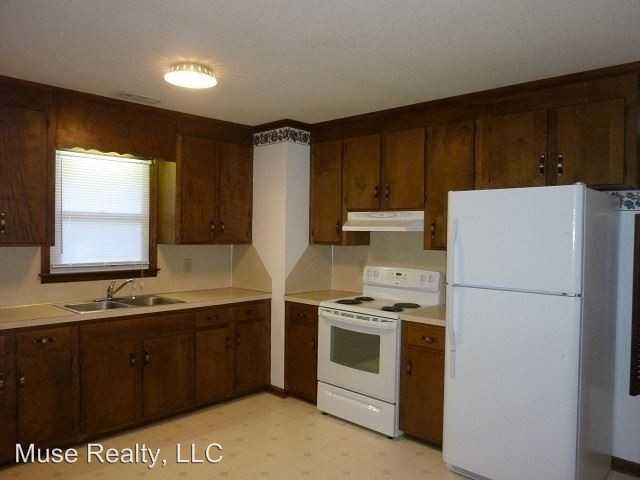 1071 Eastwood Dr - Photo 3 of 3