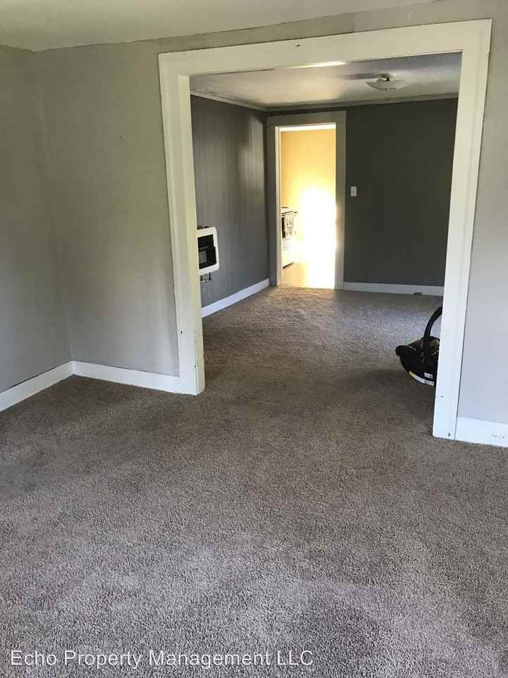 137 Walnut Ave - Photo 2 of 2