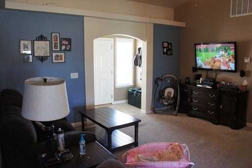 2465 N Haskett St - Photo 3 of 10