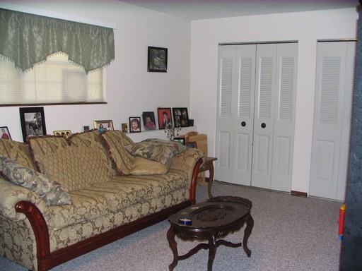 696 Cottonwood Dr - Photo 3 of 10