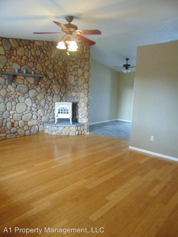 3887 N Reed Rd - Photo 2 of 16