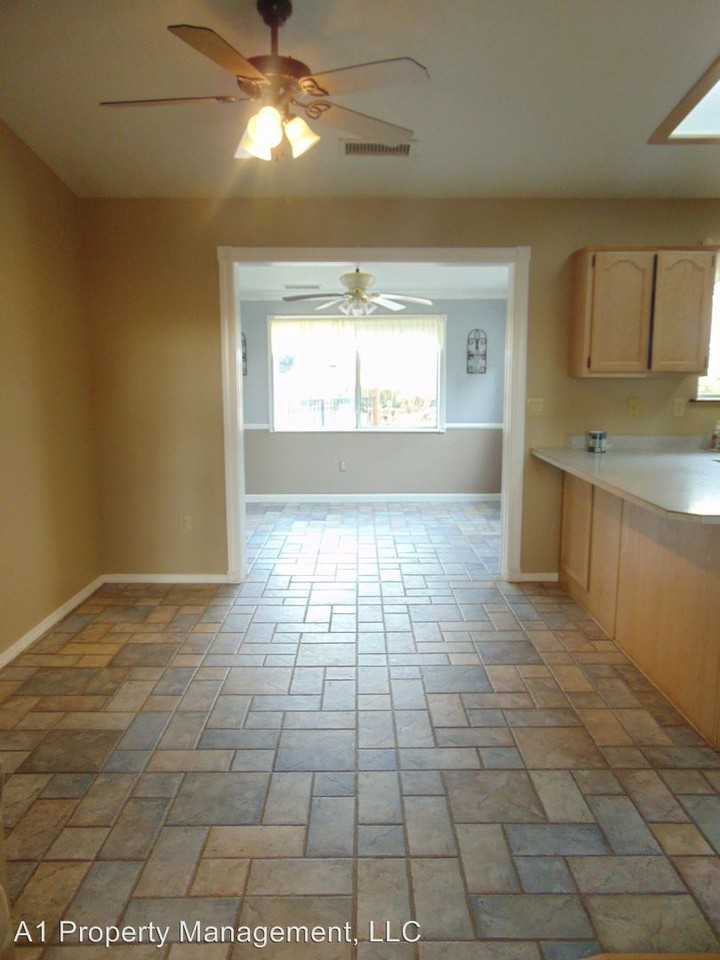 3887 N Reed Rd - Photo 3 of 16