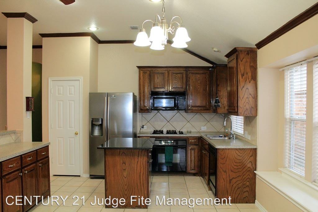 5621 Phoenix Dr - Photo 3 of 10