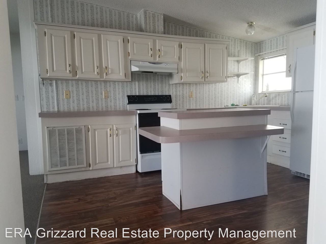 32330 Oak Park Dr - Photo 2 of 9