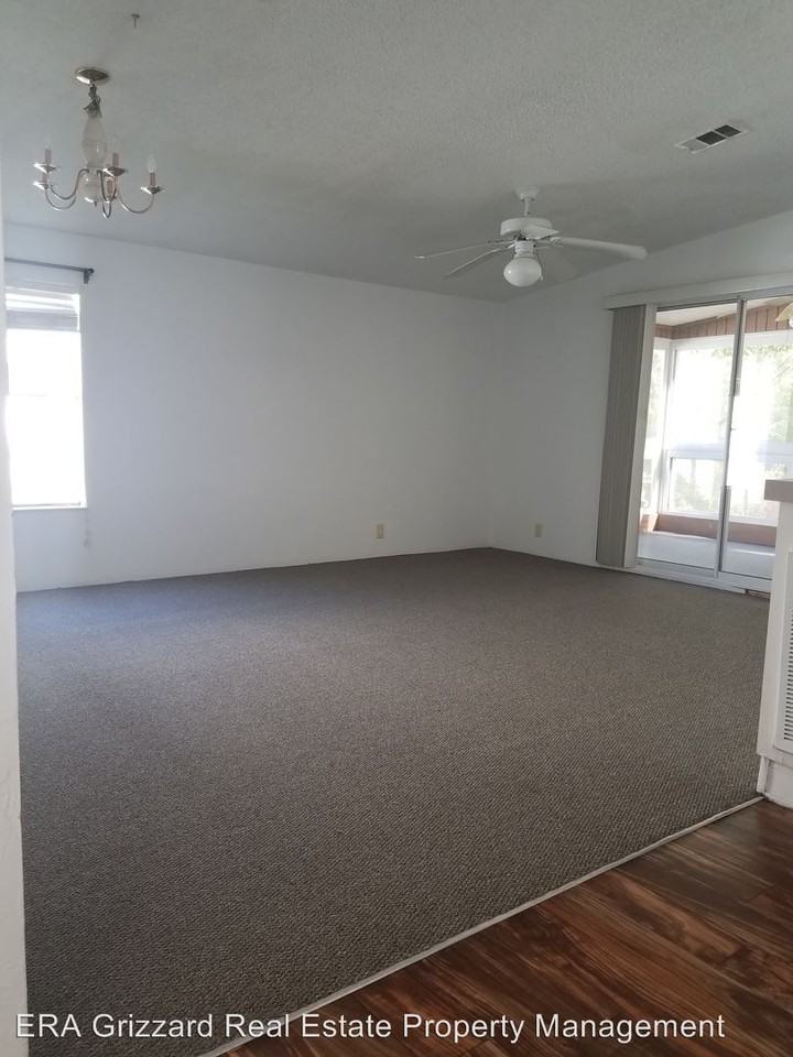 32330 Oak Park Dr - Photo 3 of 9