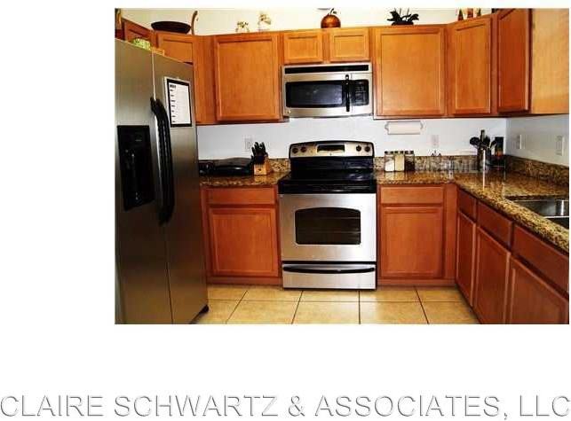 1330 Priory Cir - Photo 3 of 7