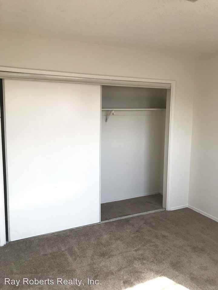 5864 ESTRELLA AVE - Photo 2 of 12