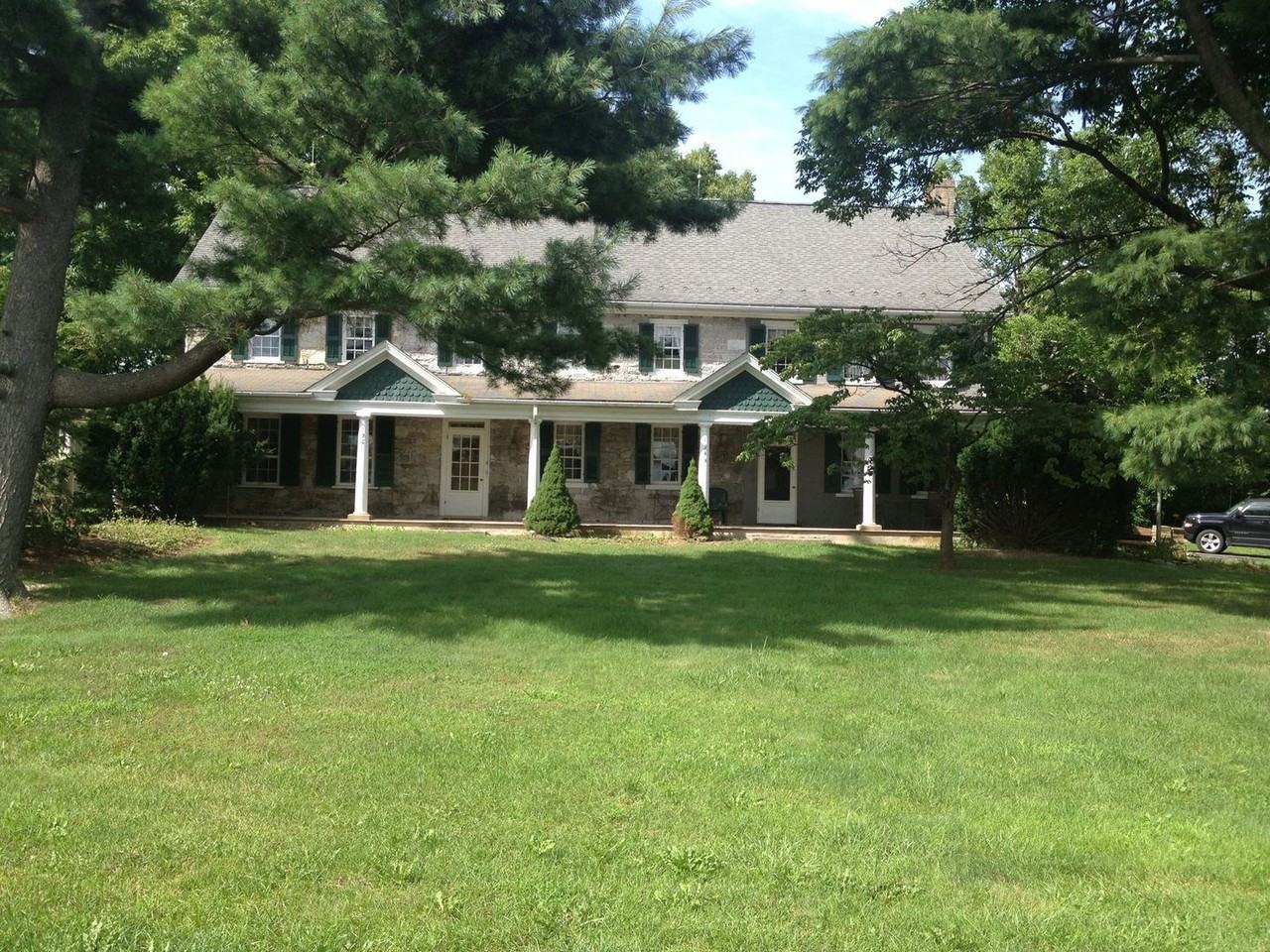 1351 Harrisburg Ave - Photo 2 of 19