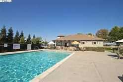 271 Washington Dr - Photo 2 of 17