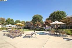 271 Washington Dr - Photo 3 of 17