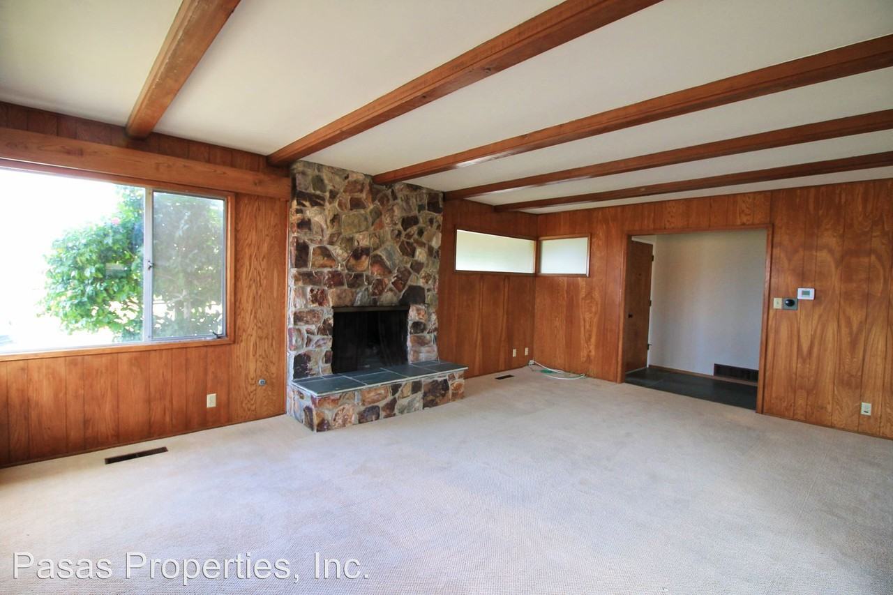 4411 Carmelo St - Photo 3 of 24