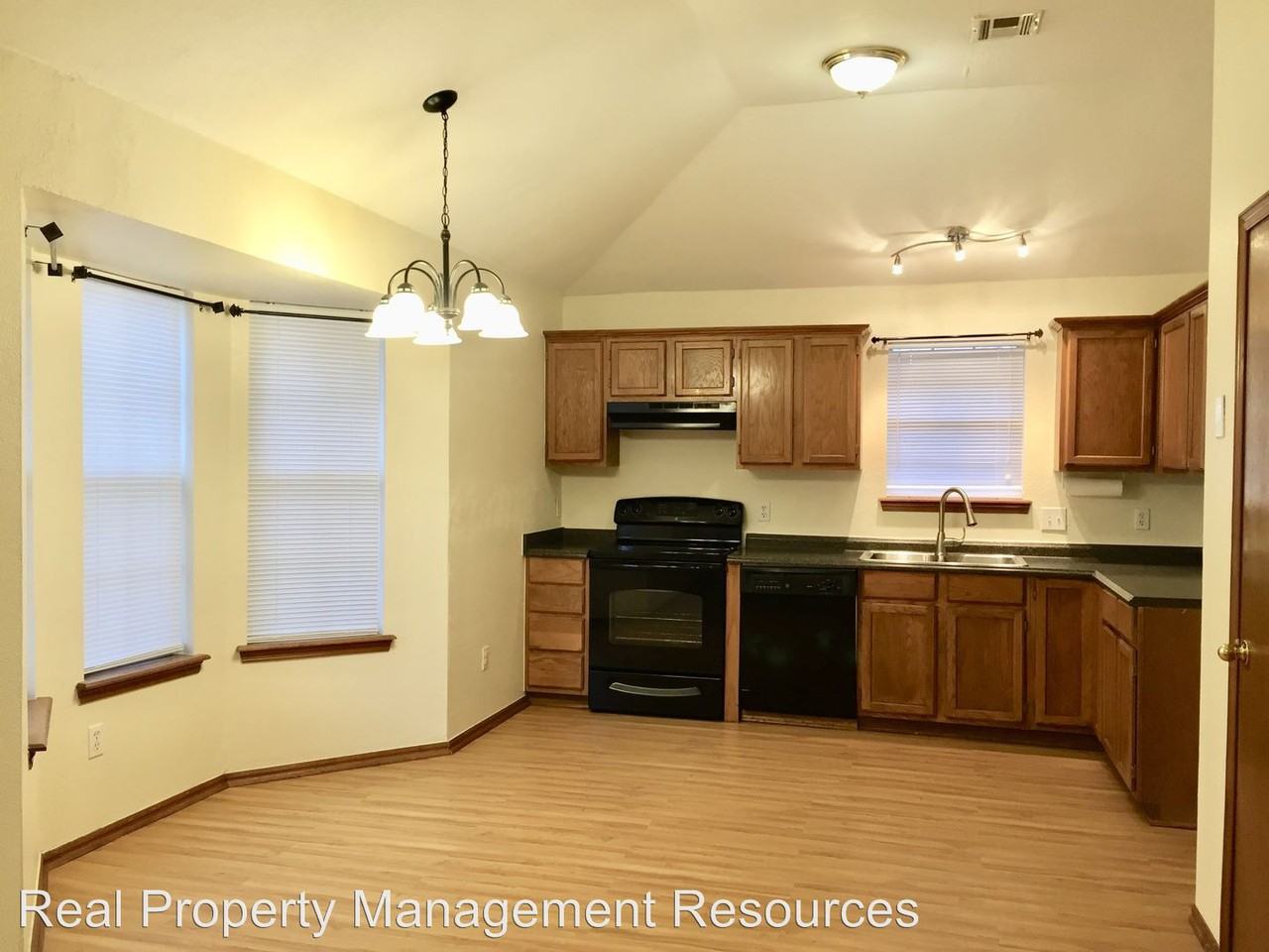 2129 Harbor Dr - Photo 2 of 5