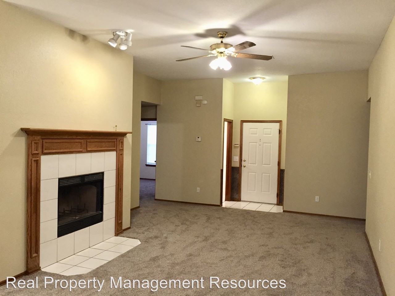 2129 Harbor Dr - Photo 3 of 5