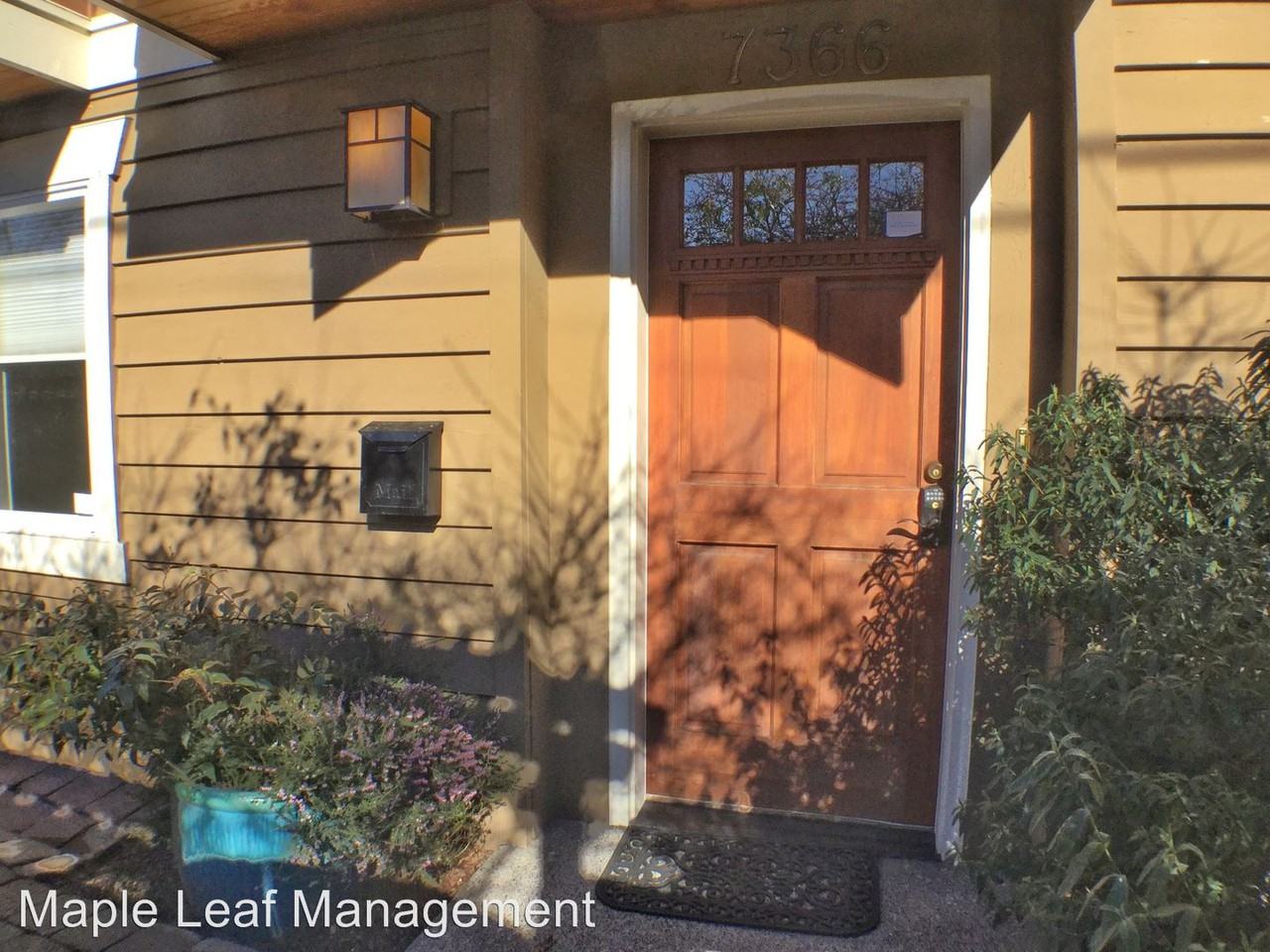 7366 Woodlawn Ave NE - Photo 3 of 34