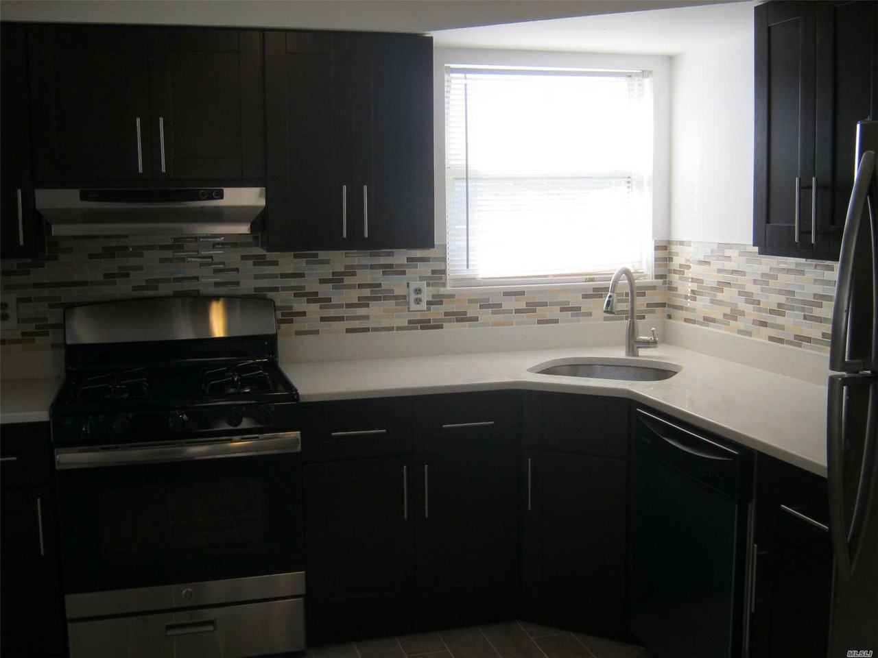 1444 Park Ave - Photo 2 of 7