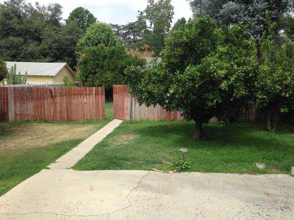 133 North Mayflower Avenue - Photo 2 of 15