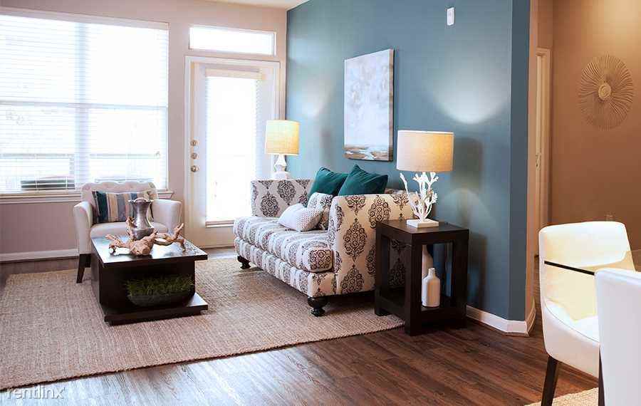 10552 Southwest Fwy - Photo 3 of 7