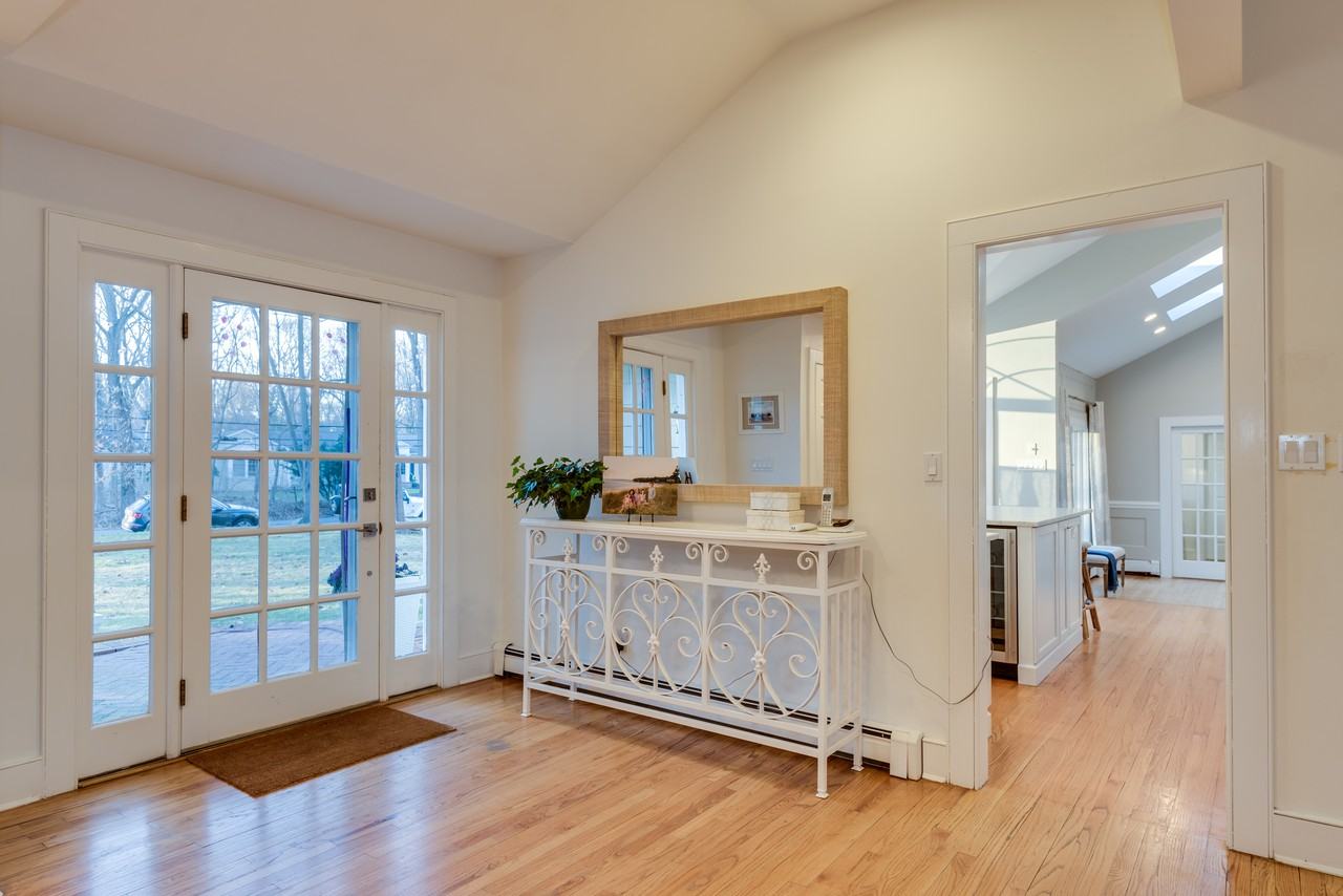 6 Fiddlers Green Dr - Photo 2 of 20