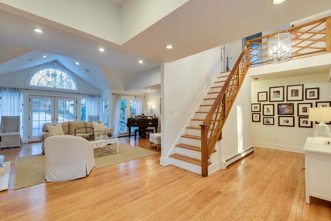 6 Fiddlers Green Dr - Photo 3 of 20