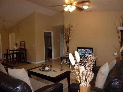 1860 NW 9th St - Photo 2 of 8