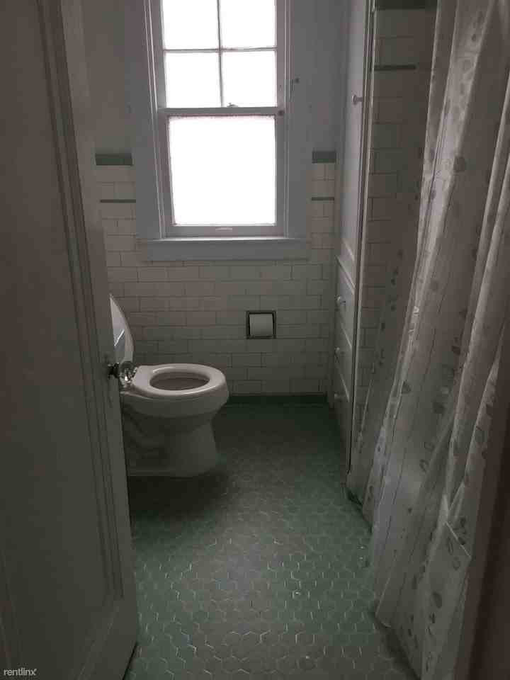 137 Wallinwood Ave NE - Photo 2 of 11